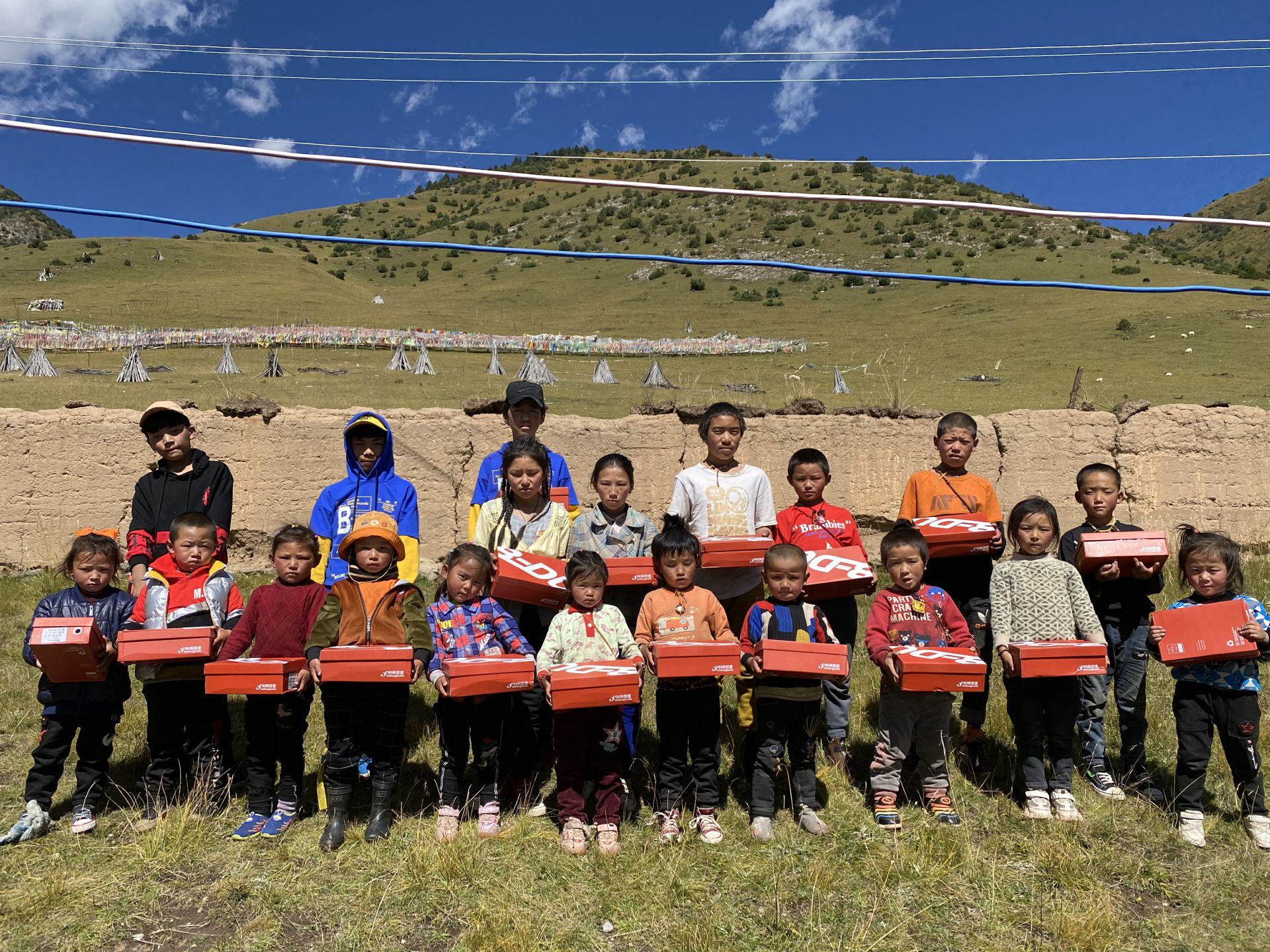 南宁舒明定制旅行服务有限公司公益回顾丨家国同欢月同圆 温暖满载甘孜州(图13)